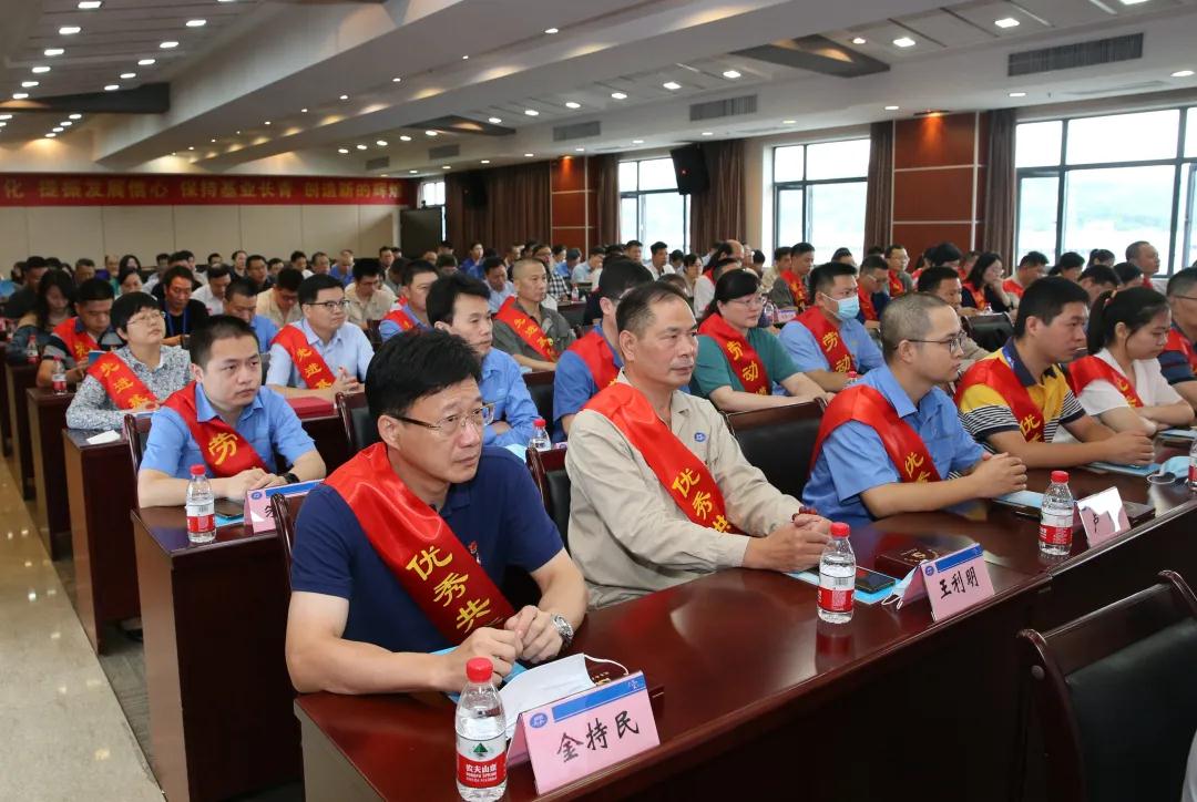 杭氧举行庆祝建党99周年、  建厂70周年暨先进表彰大会(图3)